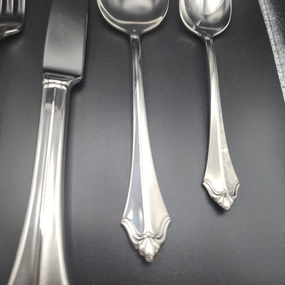 Oneida Kenwood 5‎ Piece Flatware Set Stunning Premium